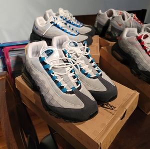 Mens sneakers size 10.5